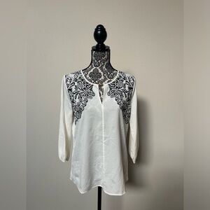 Banana Republic Women’s Cream Blouse with Black Pattern M